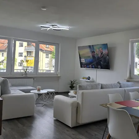 Happy Homes Fun - Up To 8 - Kueche - W-lan - Netflix - Ps5 - Badewanne Apartment *